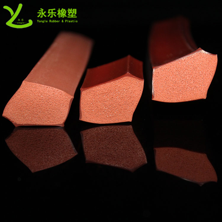 擠出復(fù)合發(fā)泡硅膠條，耐高溫復(fù)合發(fā)泡硅膠條，耐老化復(fù)合發(fā)泡硅膠條